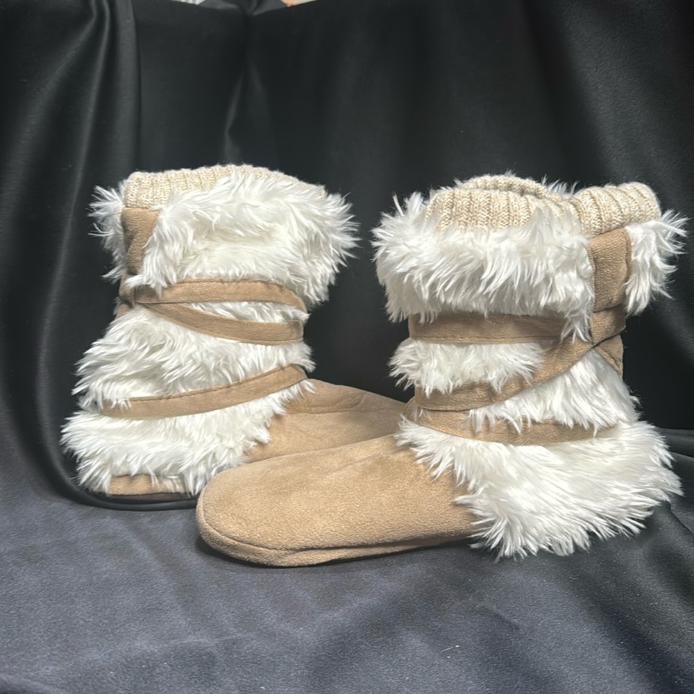 Muk Luks ivory tonal fur wrap boots - Picture 4 of 6